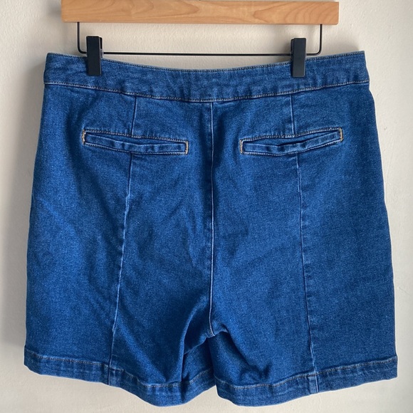Boden Sailor Button Jean Shorts - size 14, 6 in. inseam - Picture 3 of 5